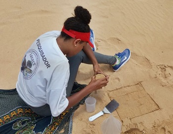 Thaiane Santos da Silva é ex-bolsista da CAPES e mestra pelo Programa de Pós-Graduação em Oceanografia da UFPE (Foto: acervo pessoal)